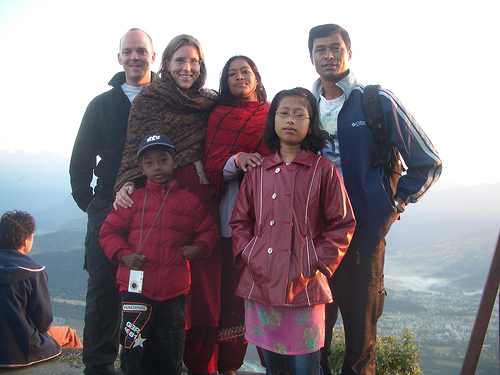 Min syster Maria och hennes man Martin tillsammans med Babu, Belko och deras barn Ruja och Aayush.